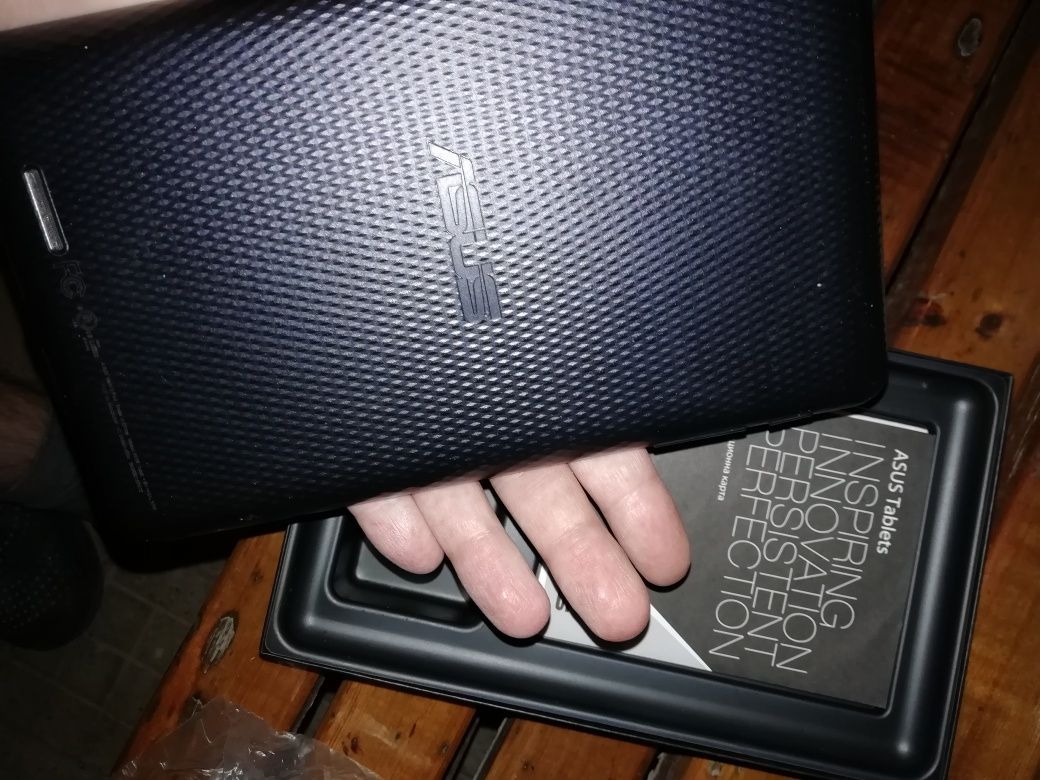 Таблет Asus MemoPad - 2013 ЗА ЧАСТИ