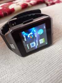 Smartwatch cu cablu de încărcare