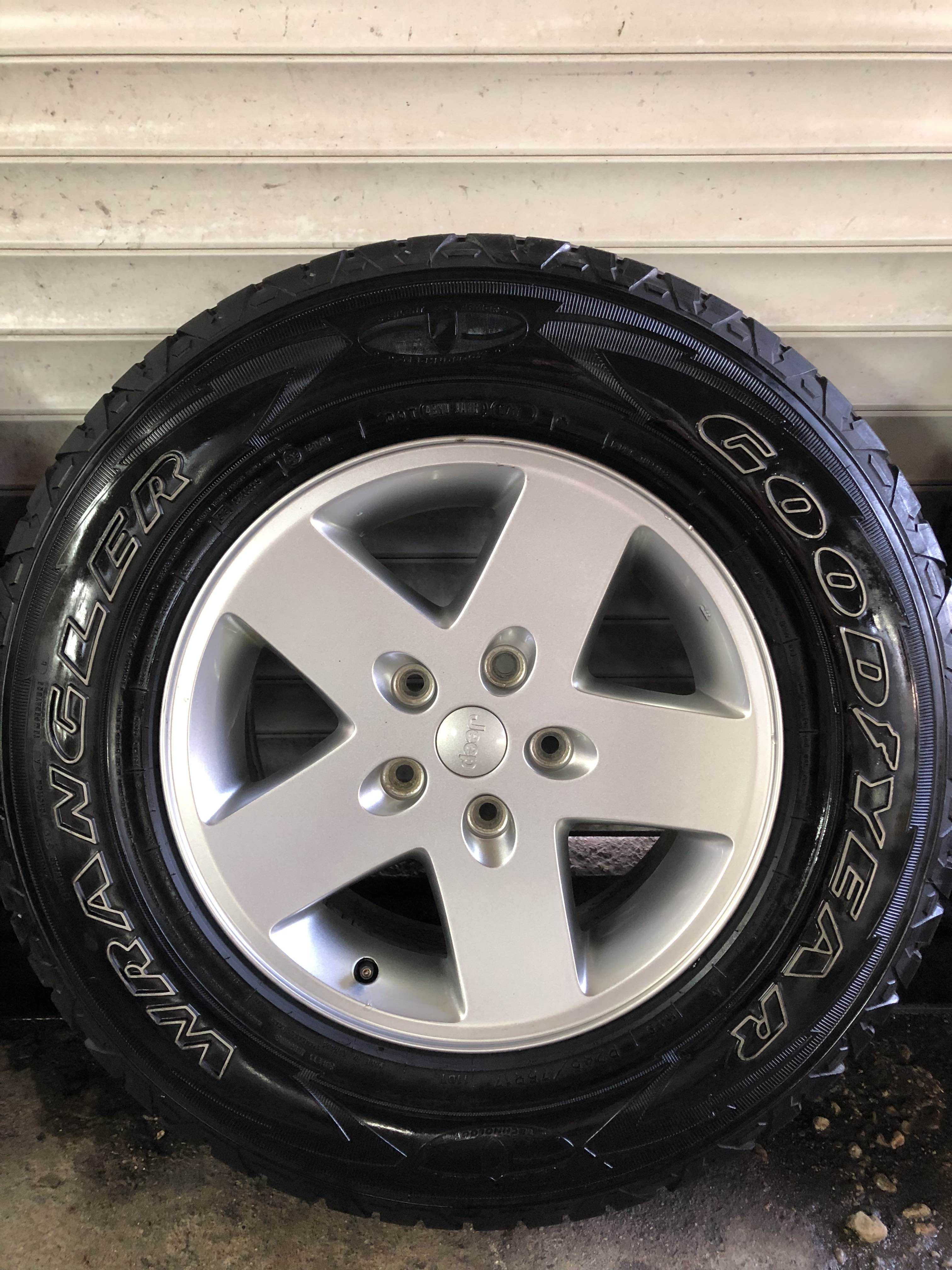 5 броя Джанти с гуми за Jeep Wrangler 245/75 R17