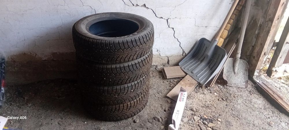 Продам шины зимние нормальном состояние