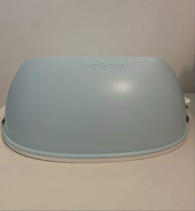 BabyBjorn повдигащо столче за дете.