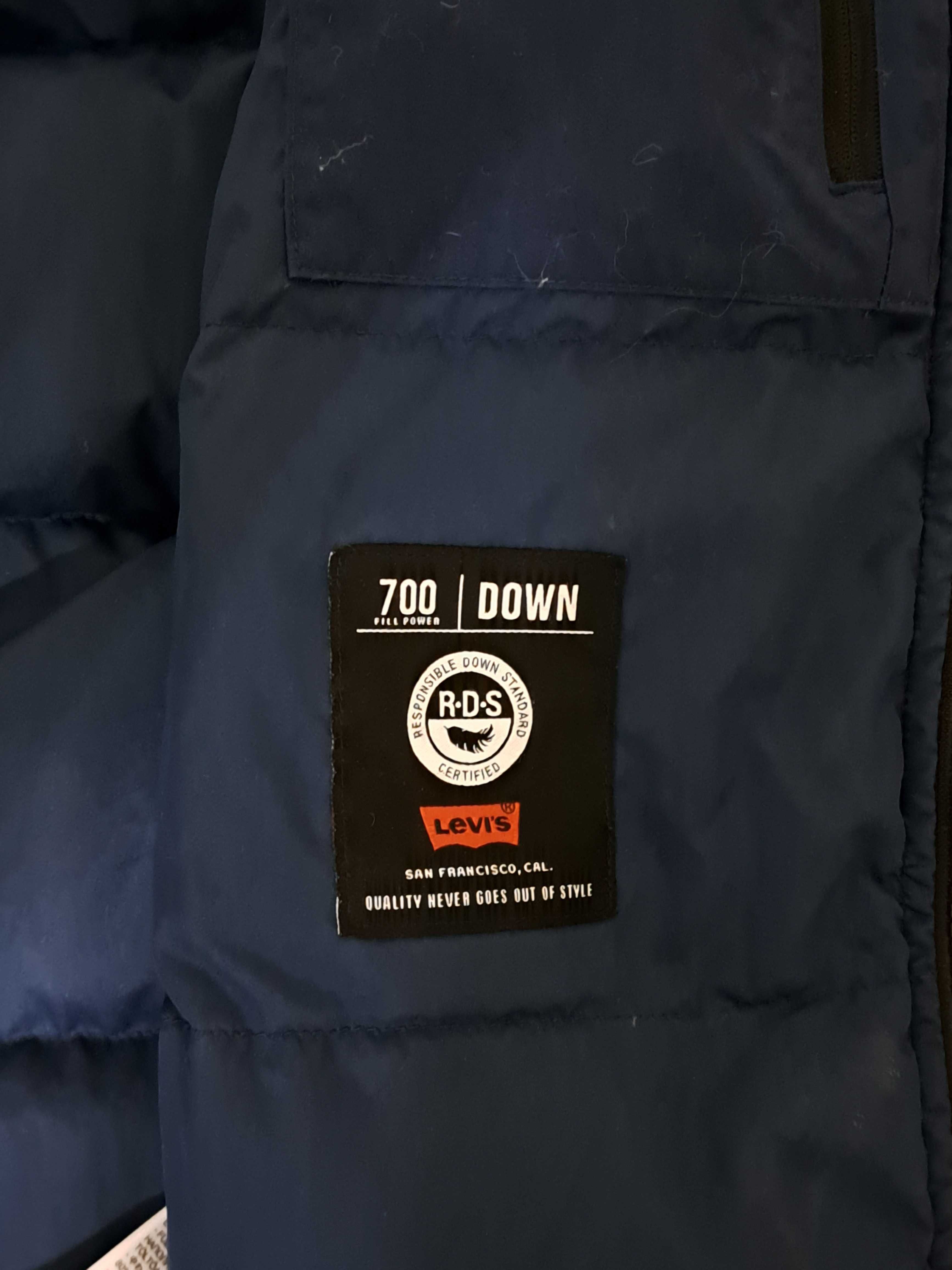Geaca de iarna Levi's, marimea S, umplutura pene de rata