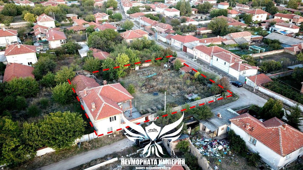 Продавам двуетажна къща 240РЗП с широк двор 1280кв. в с.Дълбок Извор