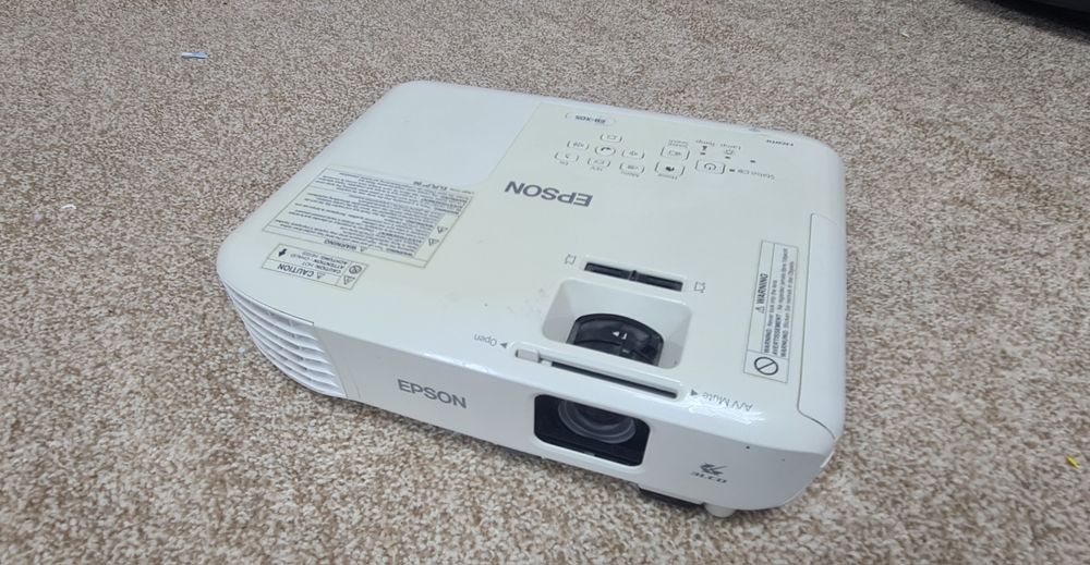 Продам проектор Epson EB-X05