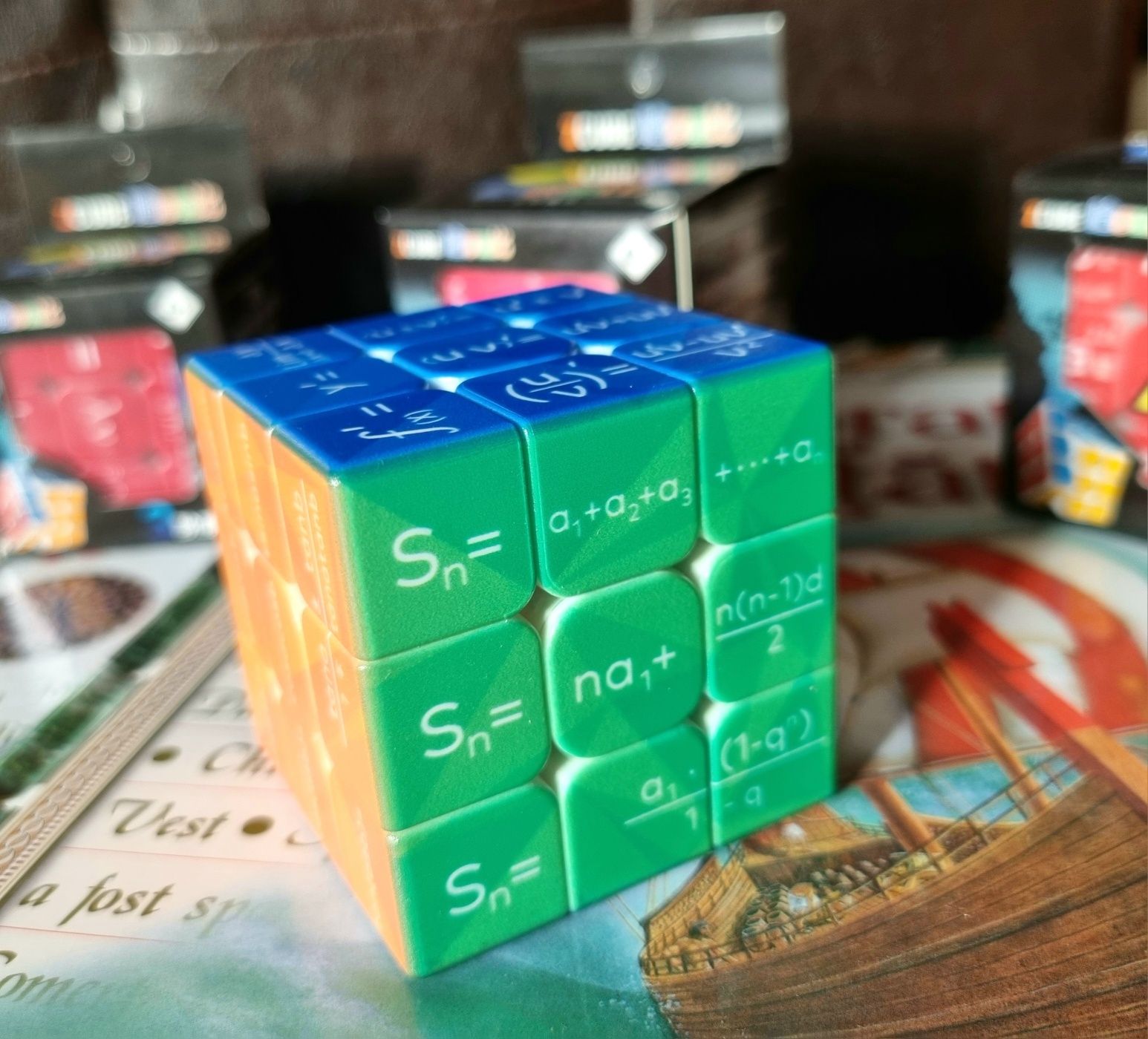 Cub Rubik: Einstein-Matematică. Rapid, stickerless, ușor. De colecție.