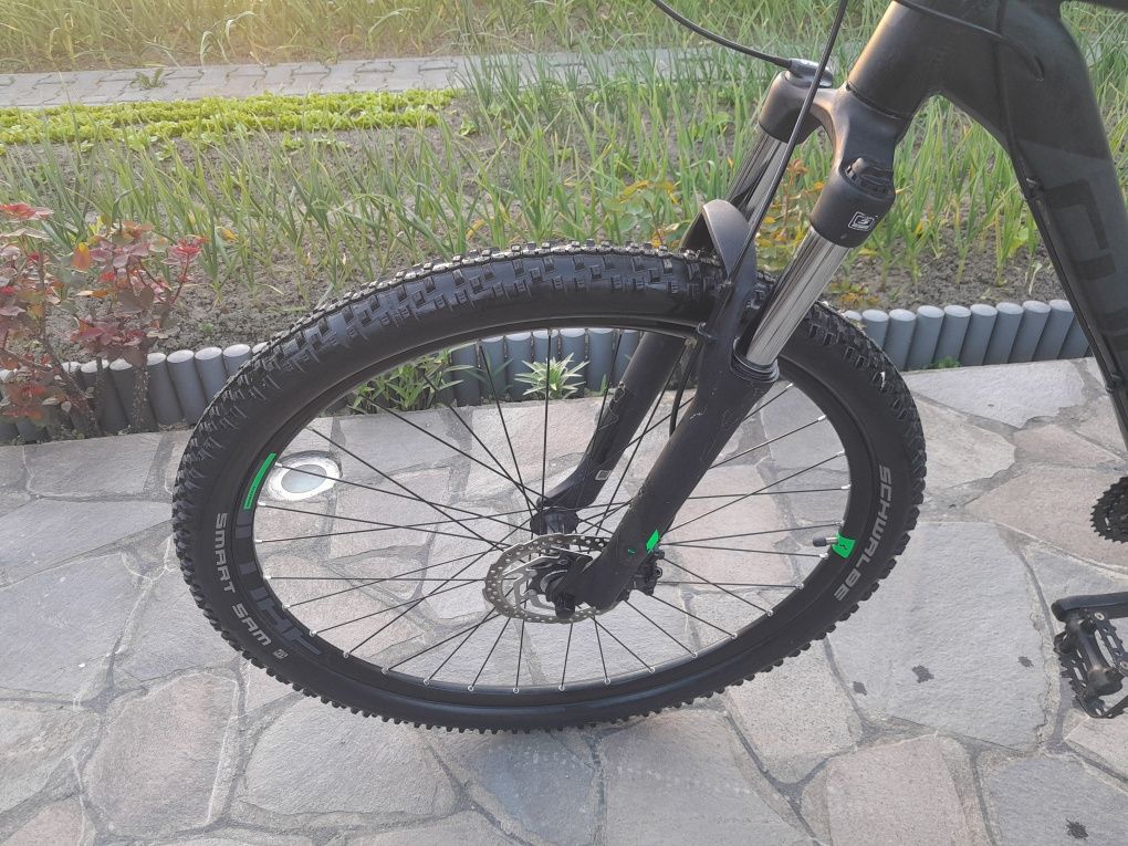 Vând bicicletă CUBE