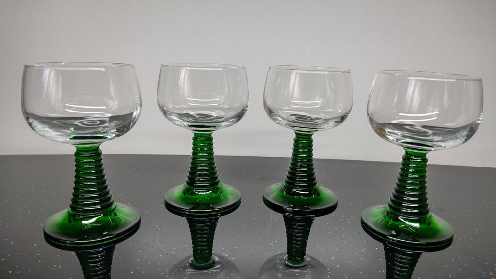 Чаши за вино/ракия със зелено столче. 4 модела по 4 броя, 1 модел 2 бр