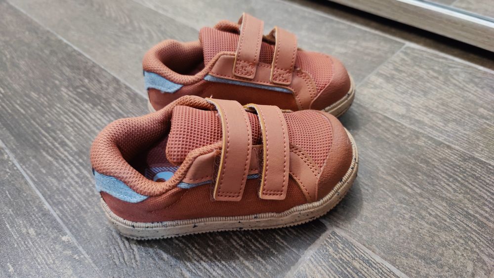 Pantofi cu scai mărimea 23