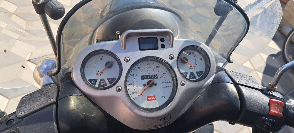 Scuter Aprilia 555
