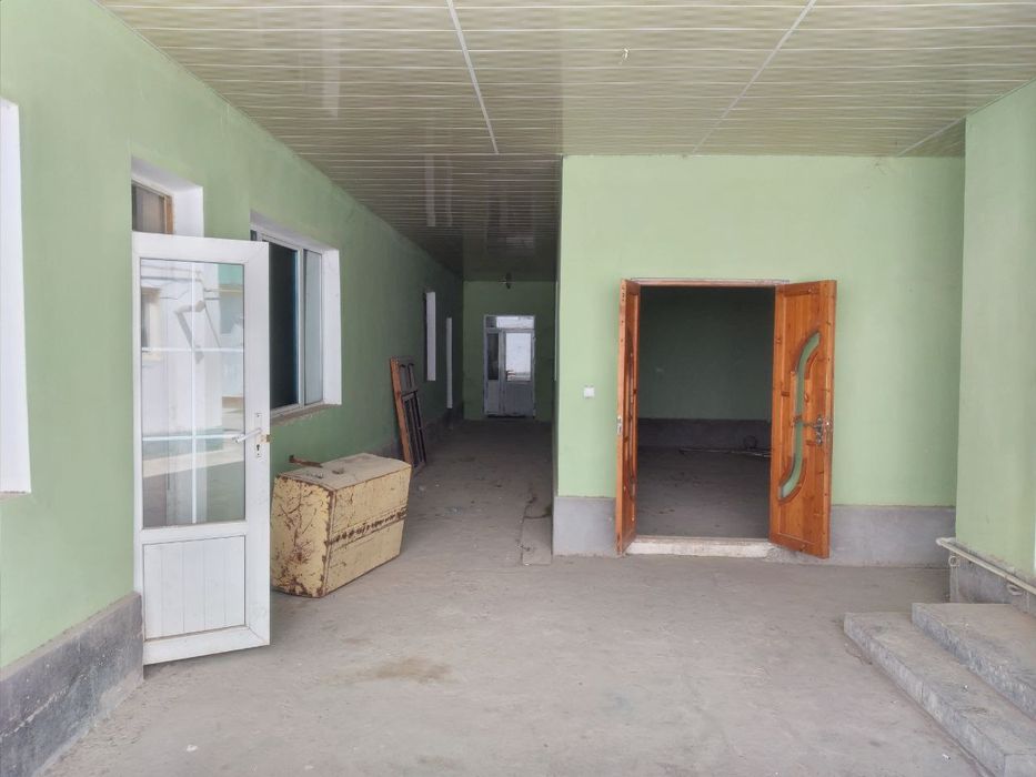 Нотурар бино склад ва ишлаб чикариш учун ва футбол майдони