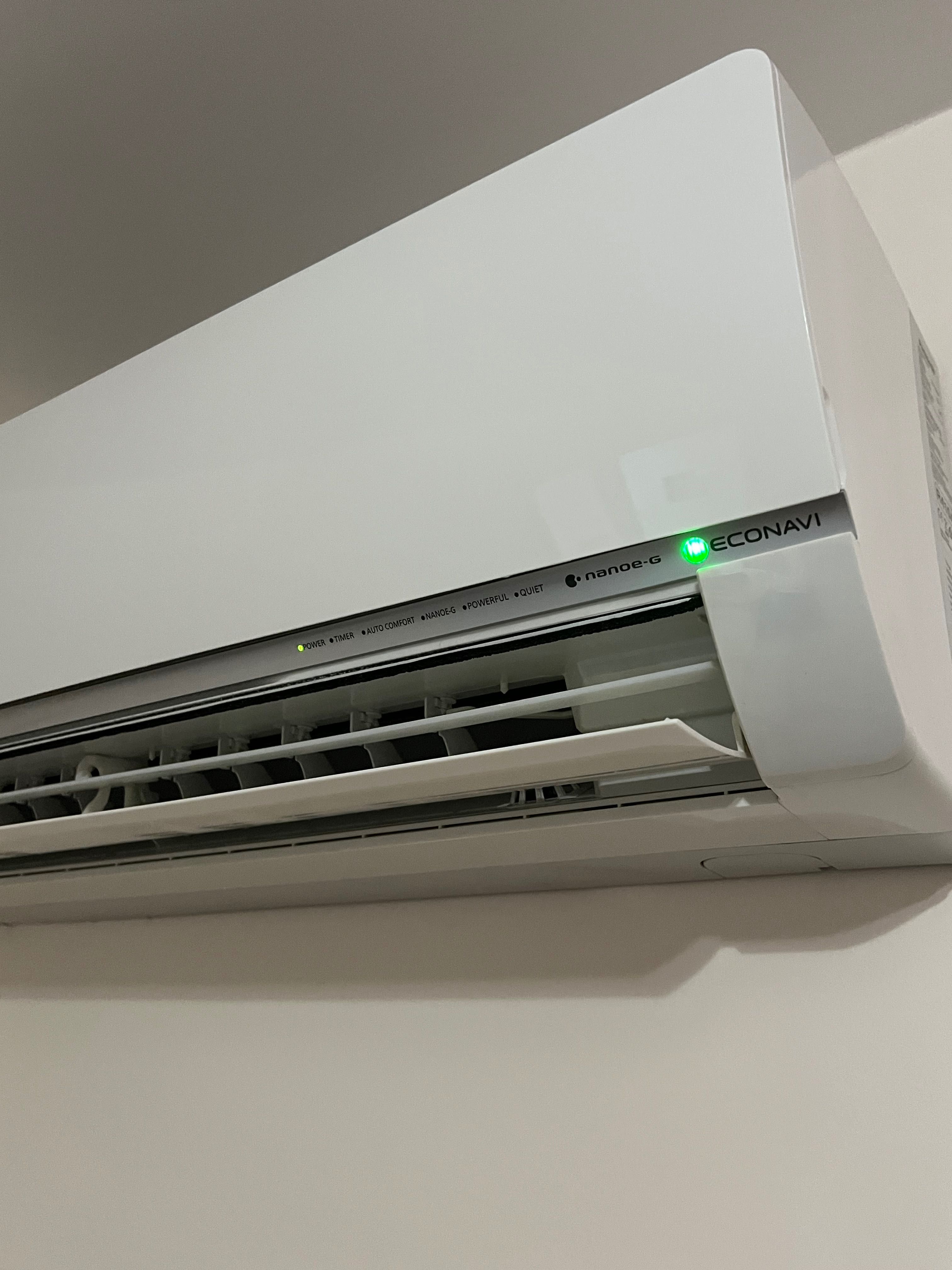 Продавам инверторен климатик Panasonic 12-ka в много добро състояние !