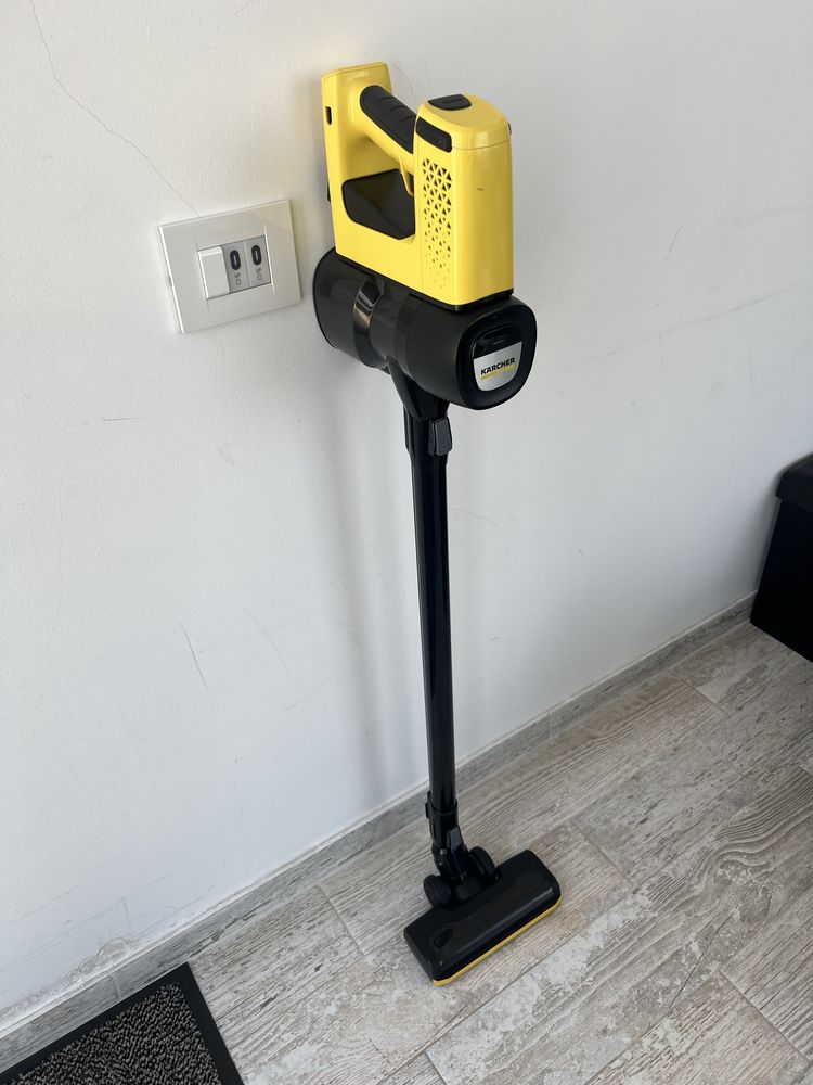 Aspirator vertical Karcher VC4