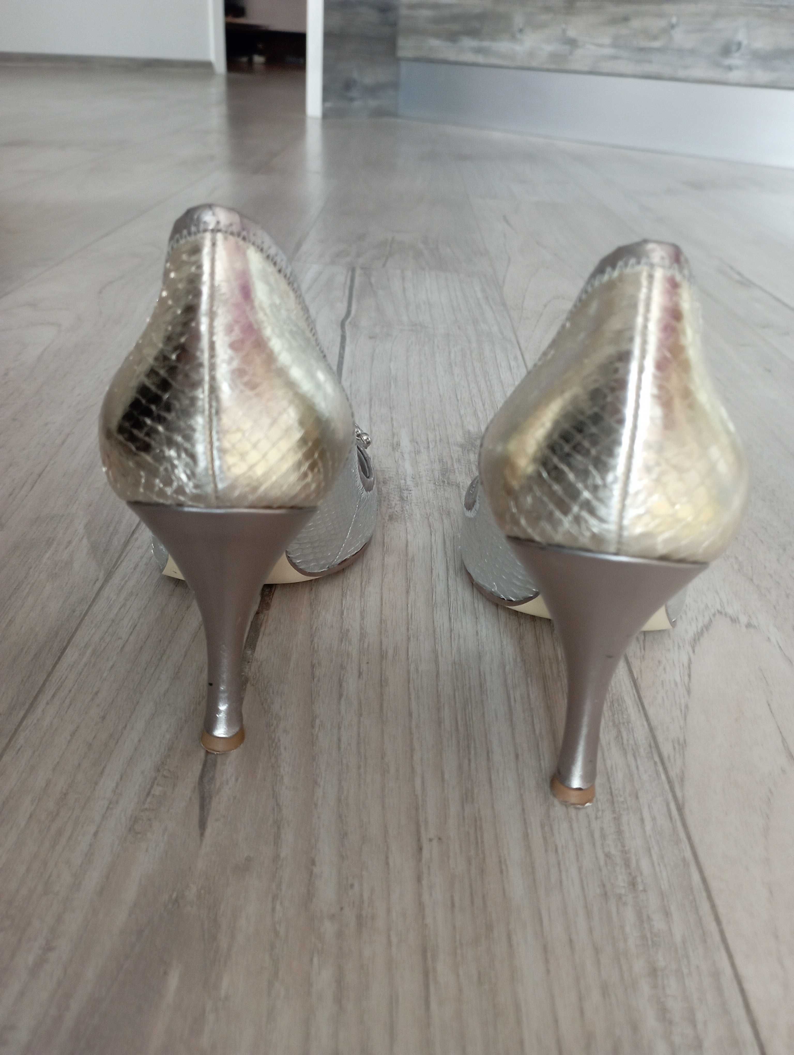 Обувки кожа Guess