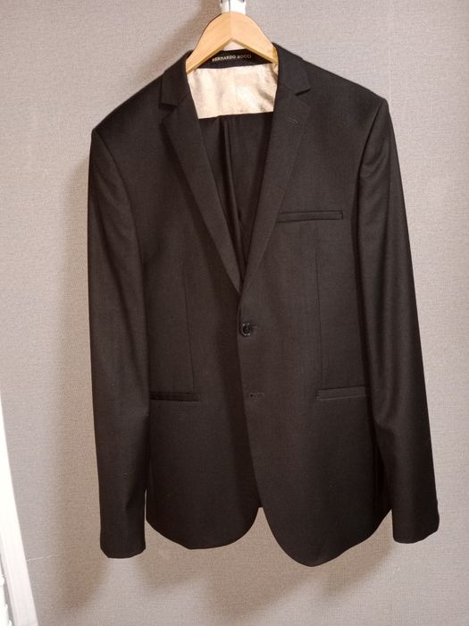 Продам костюм классической