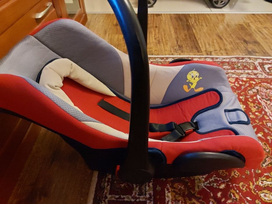 Продавам детско столче тип кошница MONI в перфектно състояние.