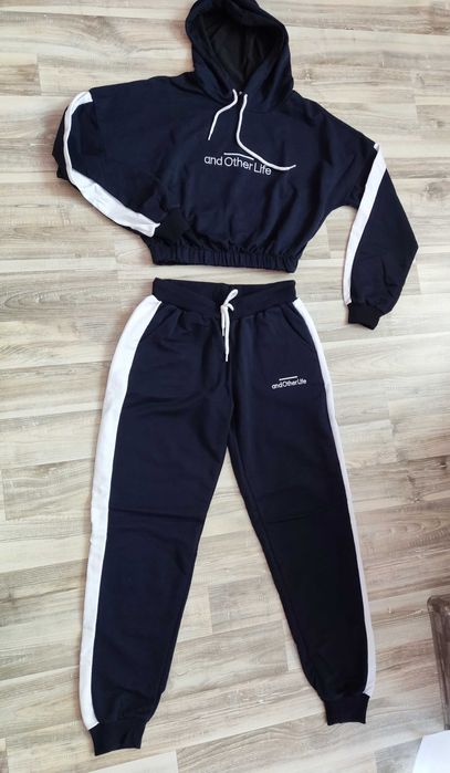 Нов анцуг рр S-М,само етикета е махнат
Цена 29 лв