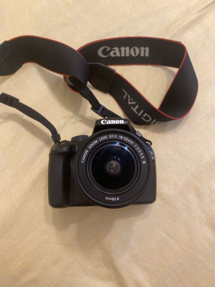 Canon EOS 1100D + Obiectiv 18-55mm