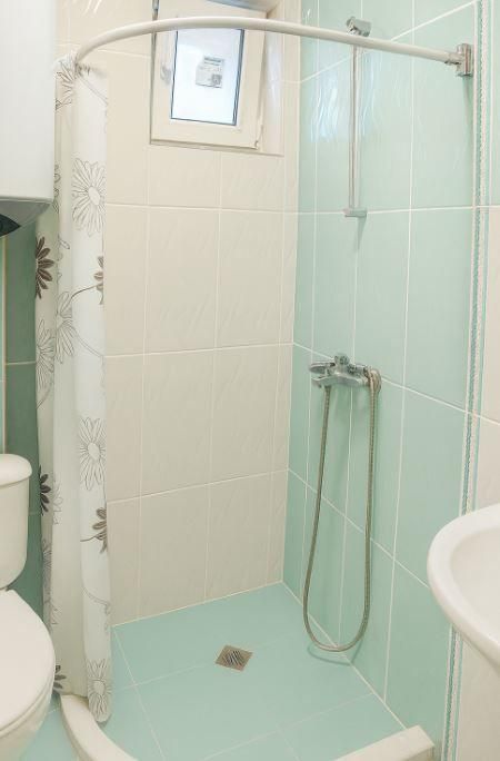 Дава се под наем Двустаен апартамент в Варна, Цветен квартал - 42 кв.м за 300 € - Снимка #3