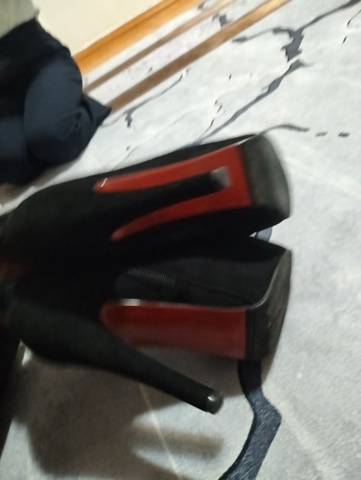 Лабутены супер 36 размер