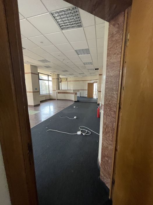 Inchiriez spatiu comercial 220 mp2 etaj 1