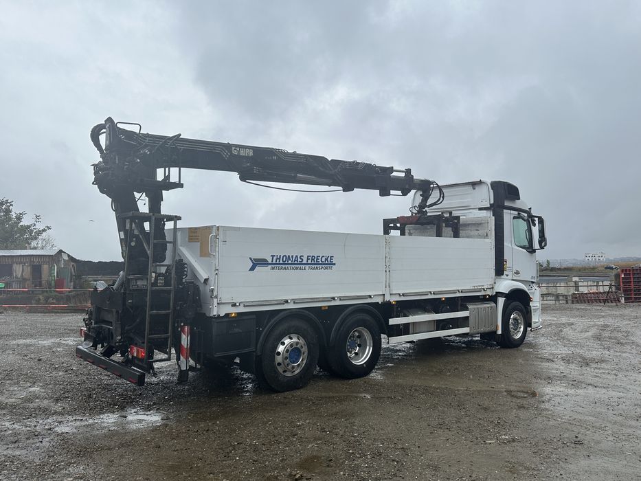 Camion cu macara 2545