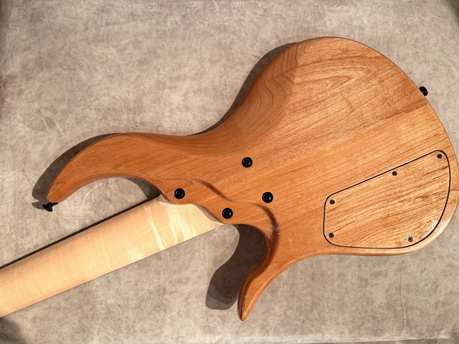 Chitara bass Mirel Voievod 5