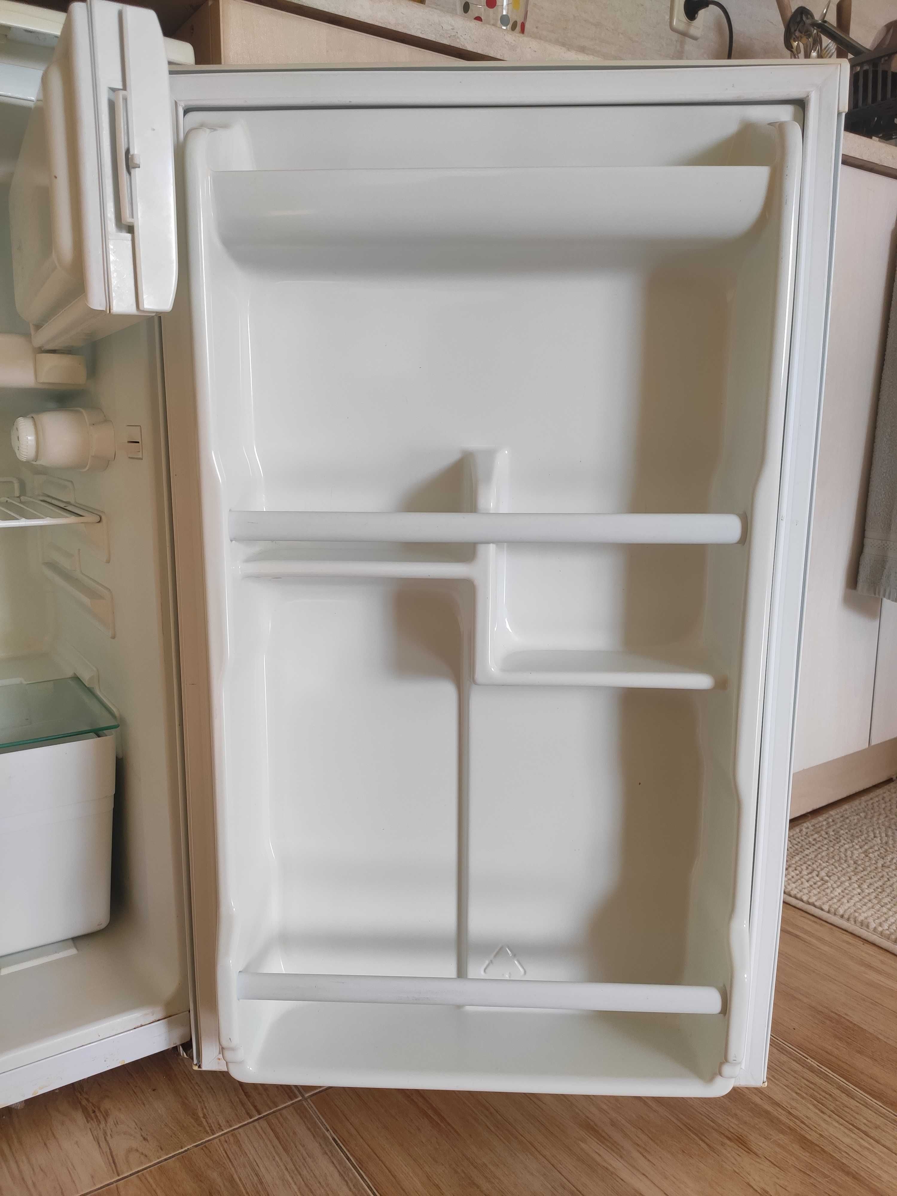хладилник Voltel - 91 литра