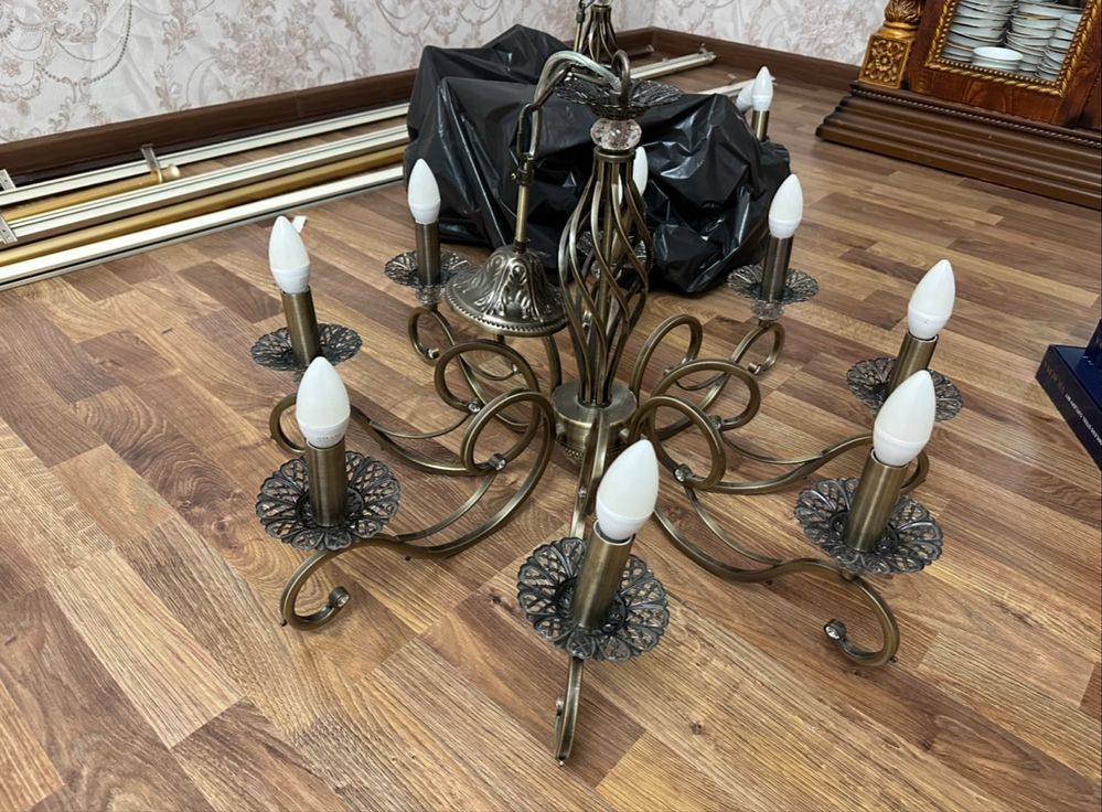 Продам хрустальную люстру