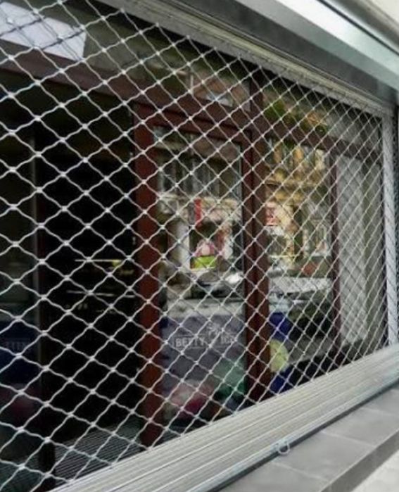 Grilaj metalic tip rulou