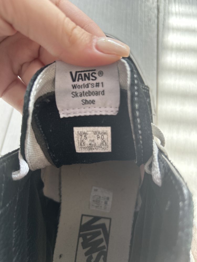 Vans високи обувки номер 40