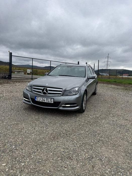 Mercedes-Benz C Mașina se află în stare perfectă de funcționare