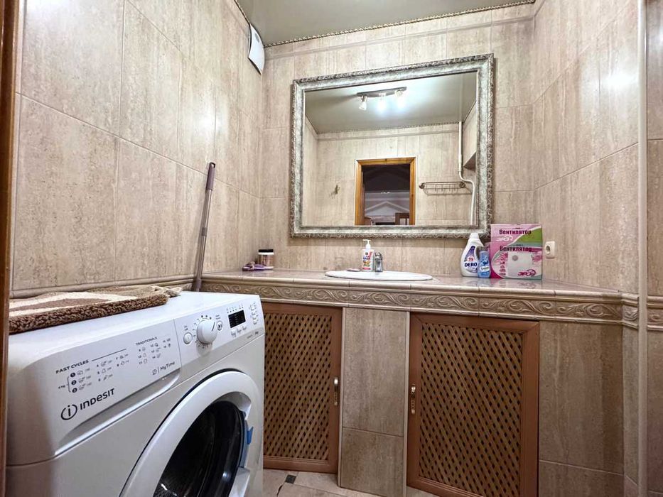 Дава се под наем Двустаен апартамент в София, Център - 70 кв.м за 350 € - Снимка #2