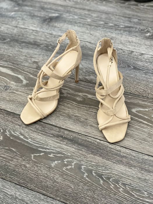 Sandale Zara cu toc crem impecabili 40