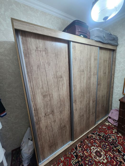 Шкаф трех ярусный. В хорошем состоянии новый. Недавно покупали.