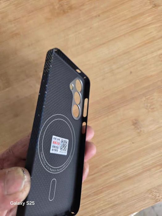 Карбоновый чехол для Samsung S25