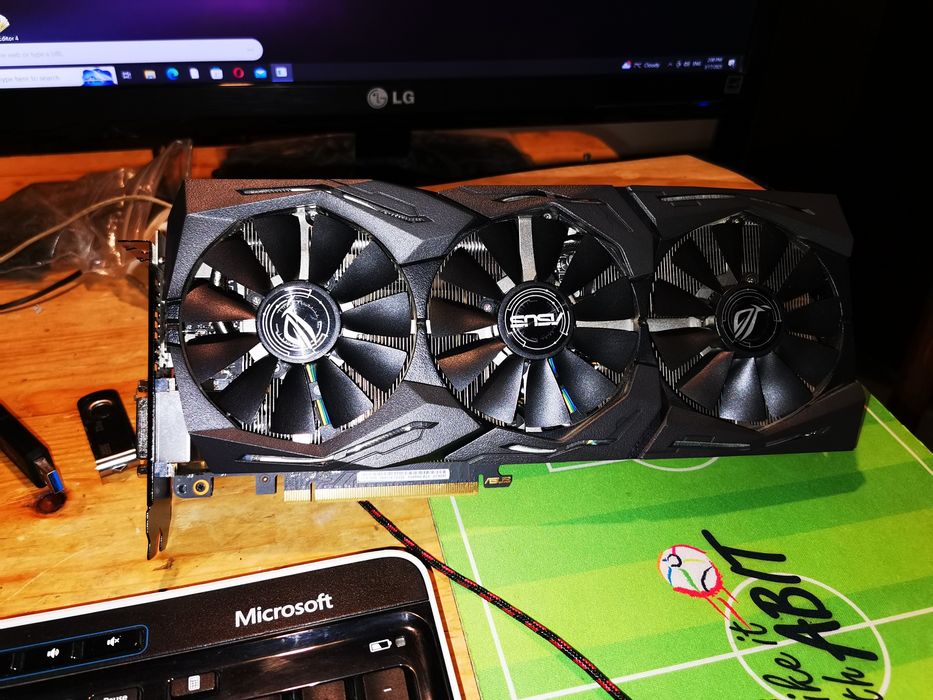 Placa video Asus rog strix  gtx 1070 oc