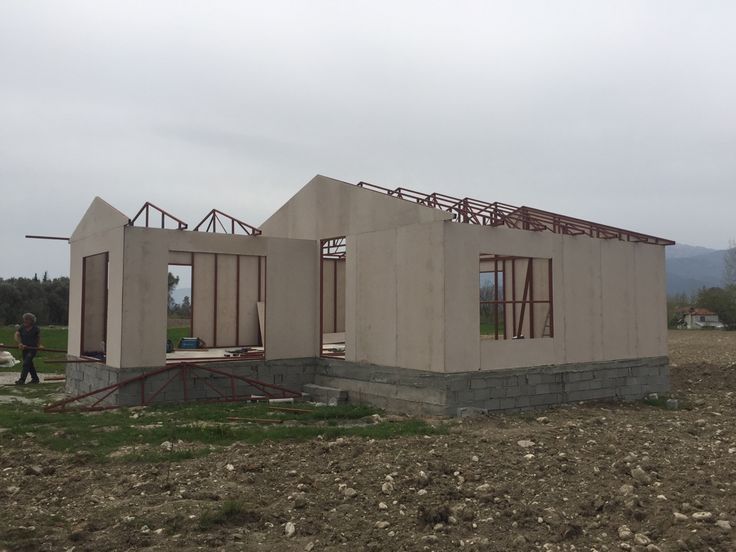 Case pe structura metalica