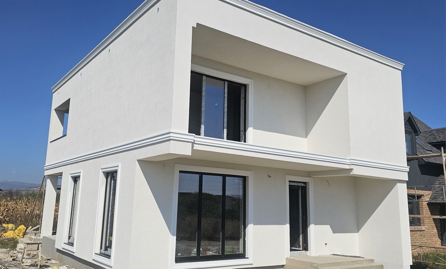 Casa noua de vanzare între Alba și Micesti partea stângă!