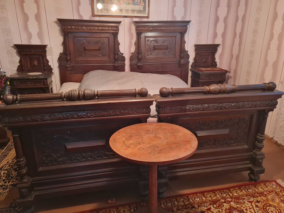 Vând moblă sculptată