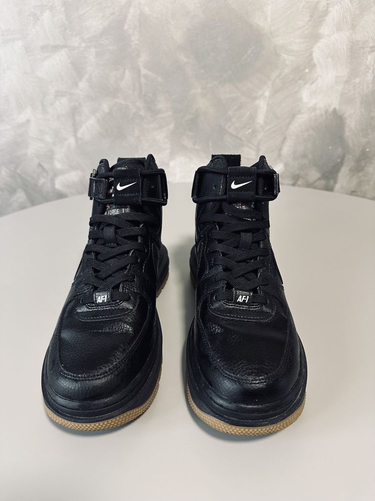 Vand NIKE marimea 38