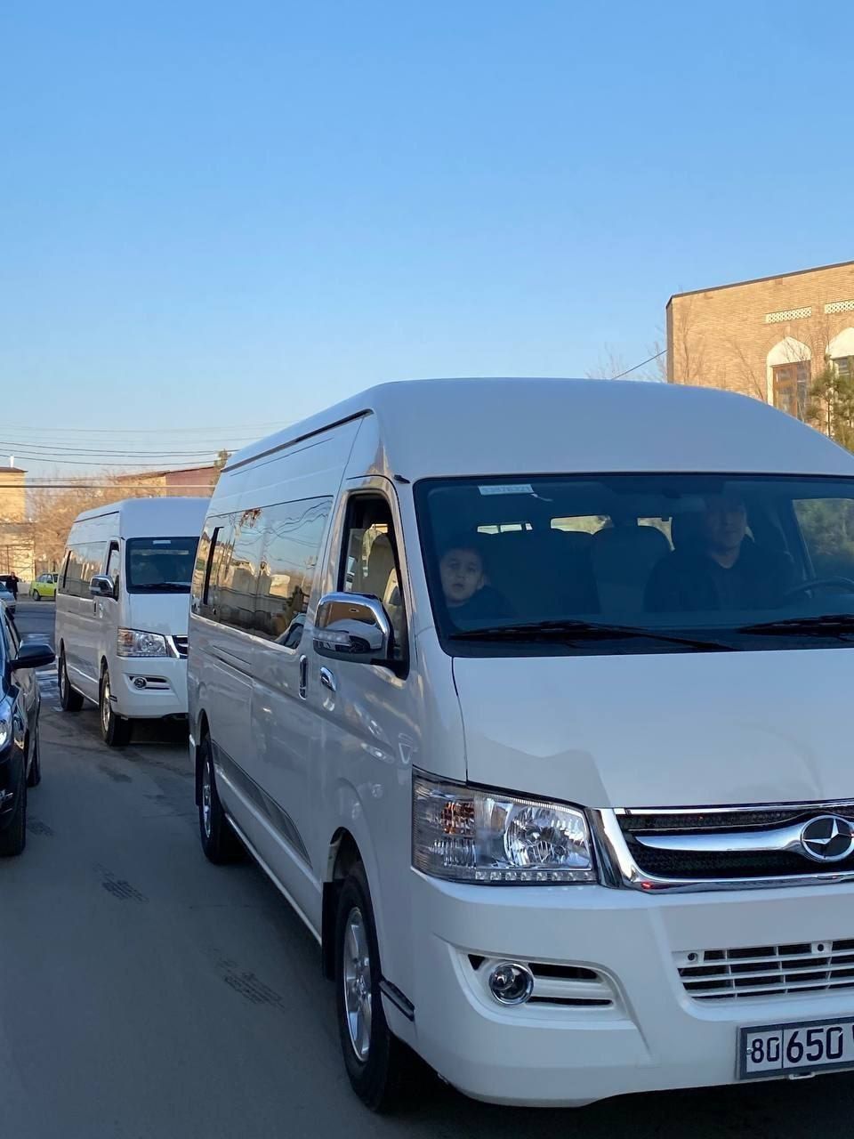 Mikroavtobus 18 kishilik ichki tourism va tashqi tourism uchun