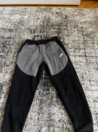 pantaloni nike tech fleece