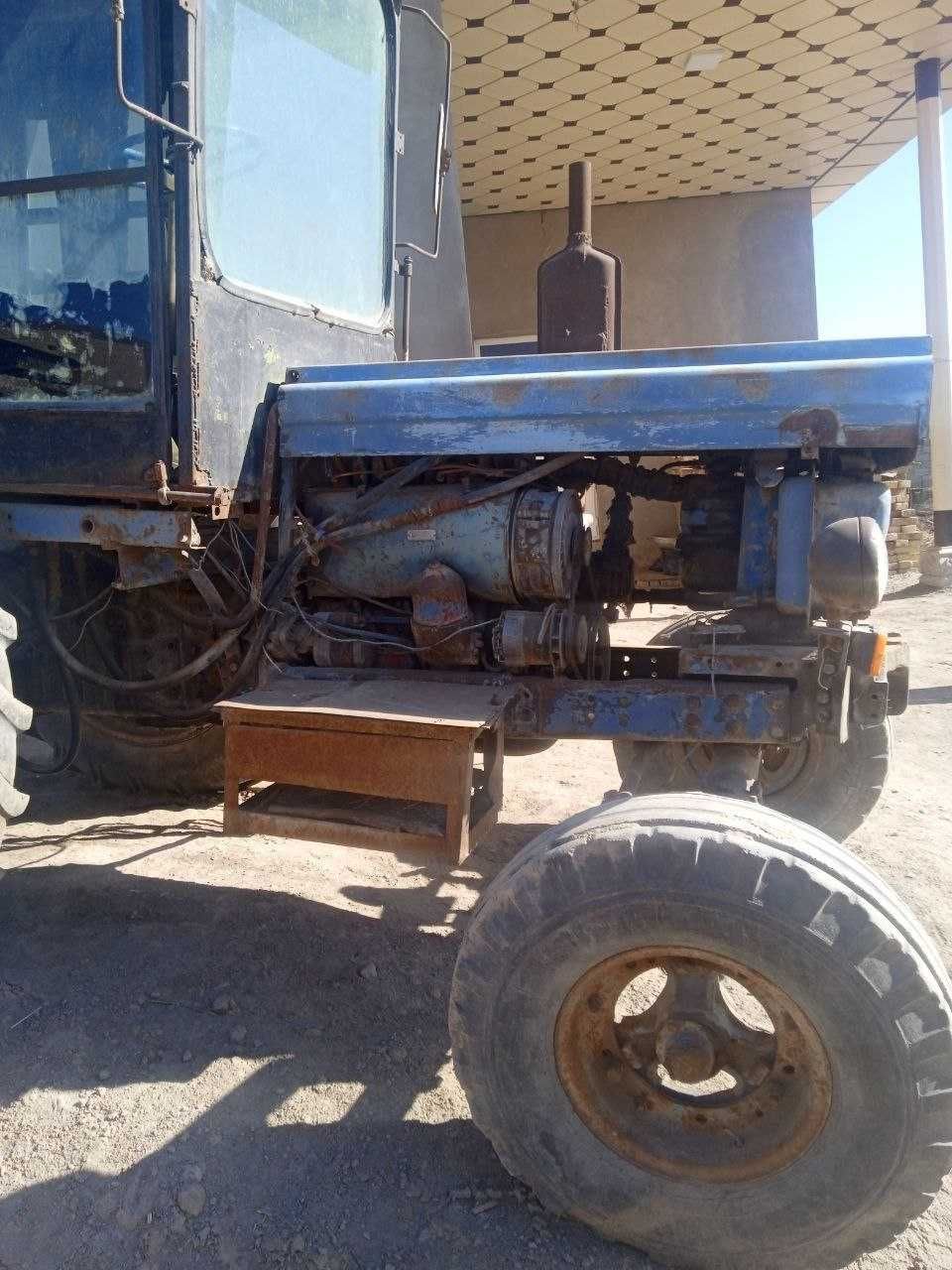 T28 Traktor sotiladi