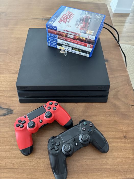 Sony PS4 1 TB с два джойстика