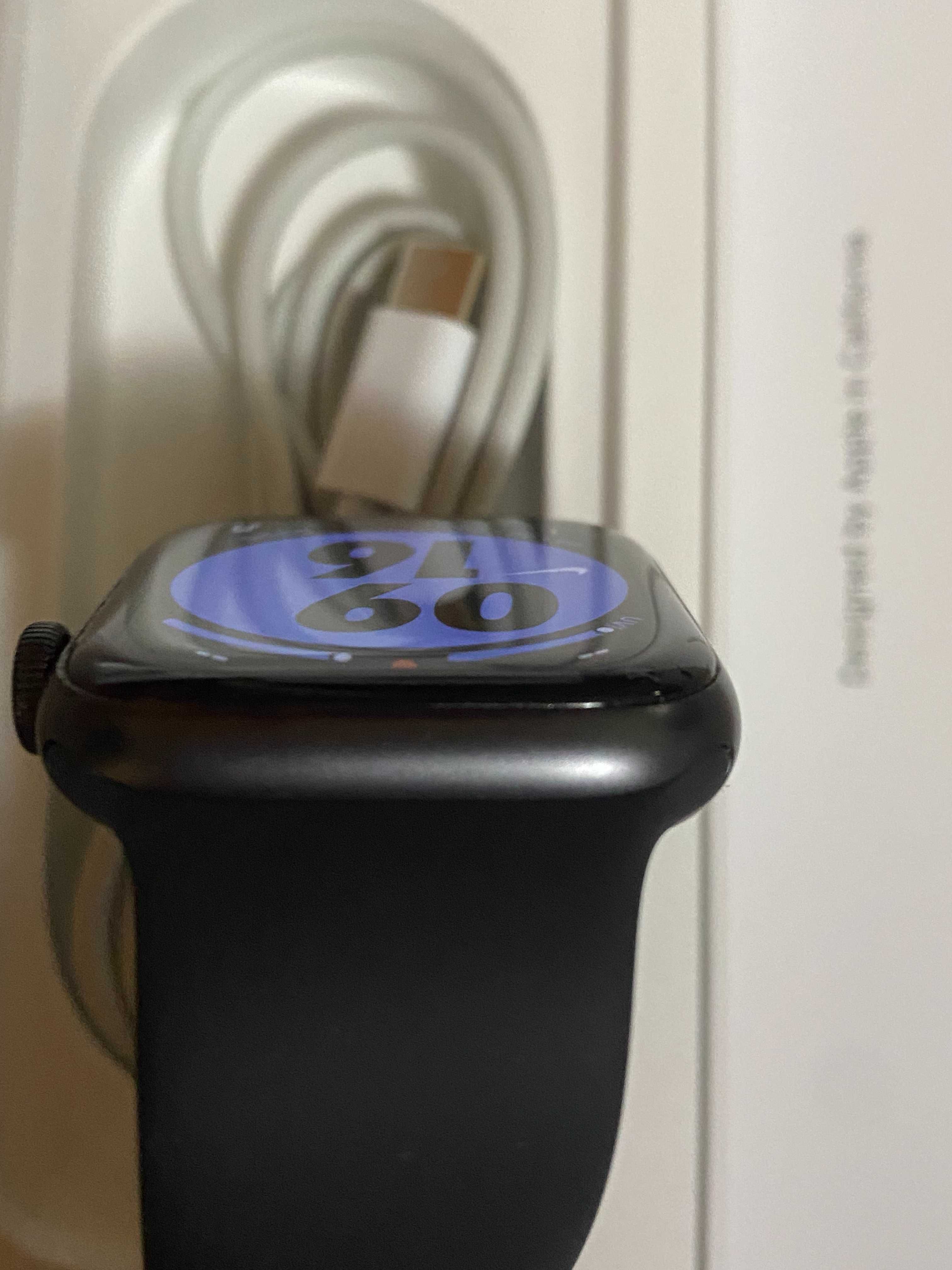 Apple Watch SE 44mm Black  Model A2352