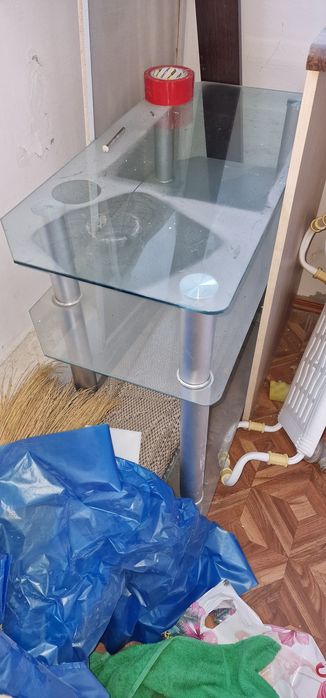 Стеклянная полка для телевизора