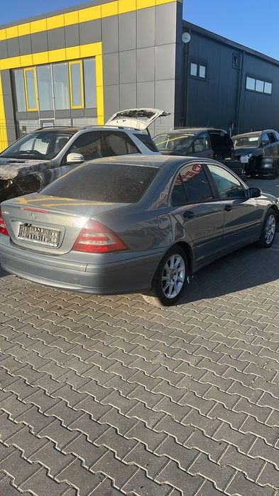 Dezmembram Mercedes C Class 2.2 diesel din 2006