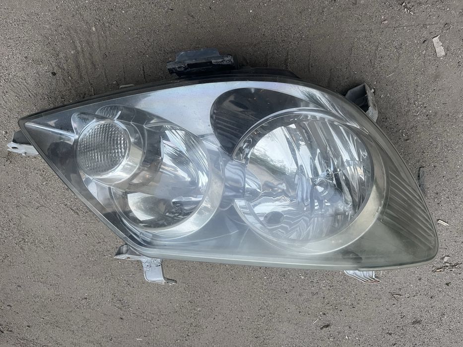 Фара тойота фортюнер 2006 год правая