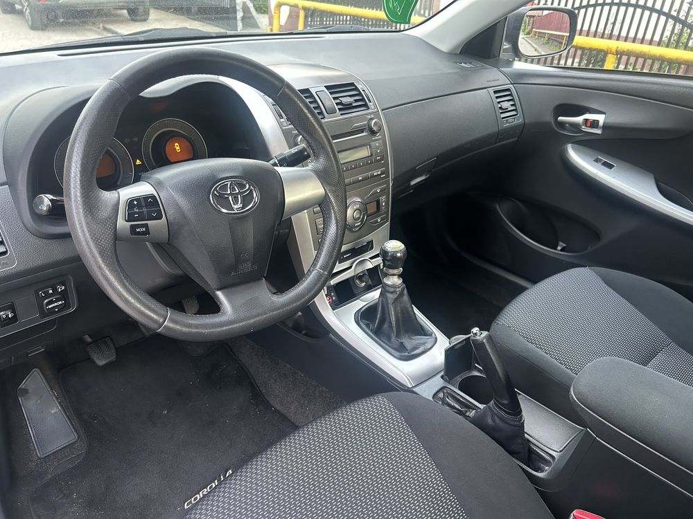 Toyota Corolla motor 1600 cc, an 2012, de la primul proprietar.