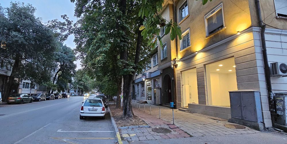 Продава се Магазин в Велико Търново, Център - 55 кв.м за 2728 €/кв.м - Снимка #1